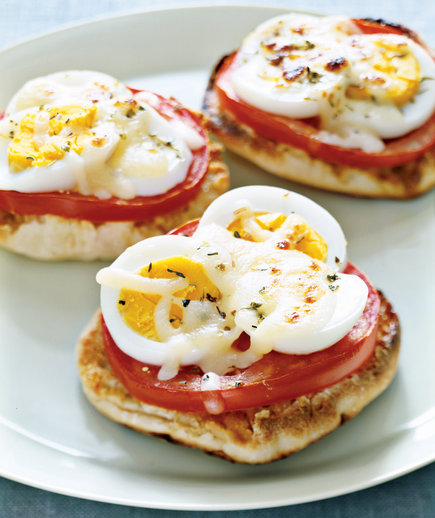 English-Muffin Egg Pizzas